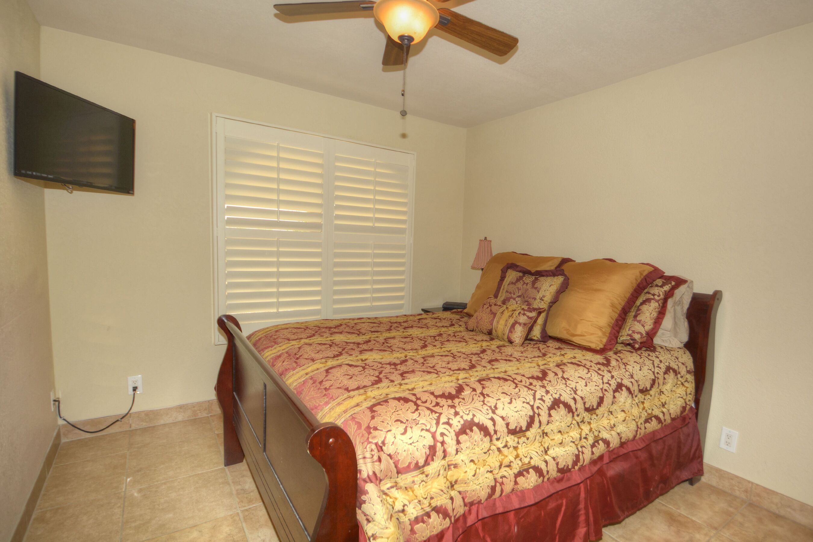 Beautiful Santa Fe Style Home With Lake View