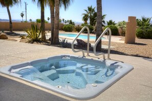 Outdoor pool - Beautiful Santa Fe Style Home With Lake View (Lake Havasu City)