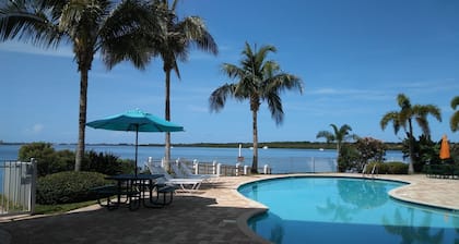 Boca Ciega Resort - Emplacement au bord de l'eau avec vue sur l'habitat naturel avec dauphins