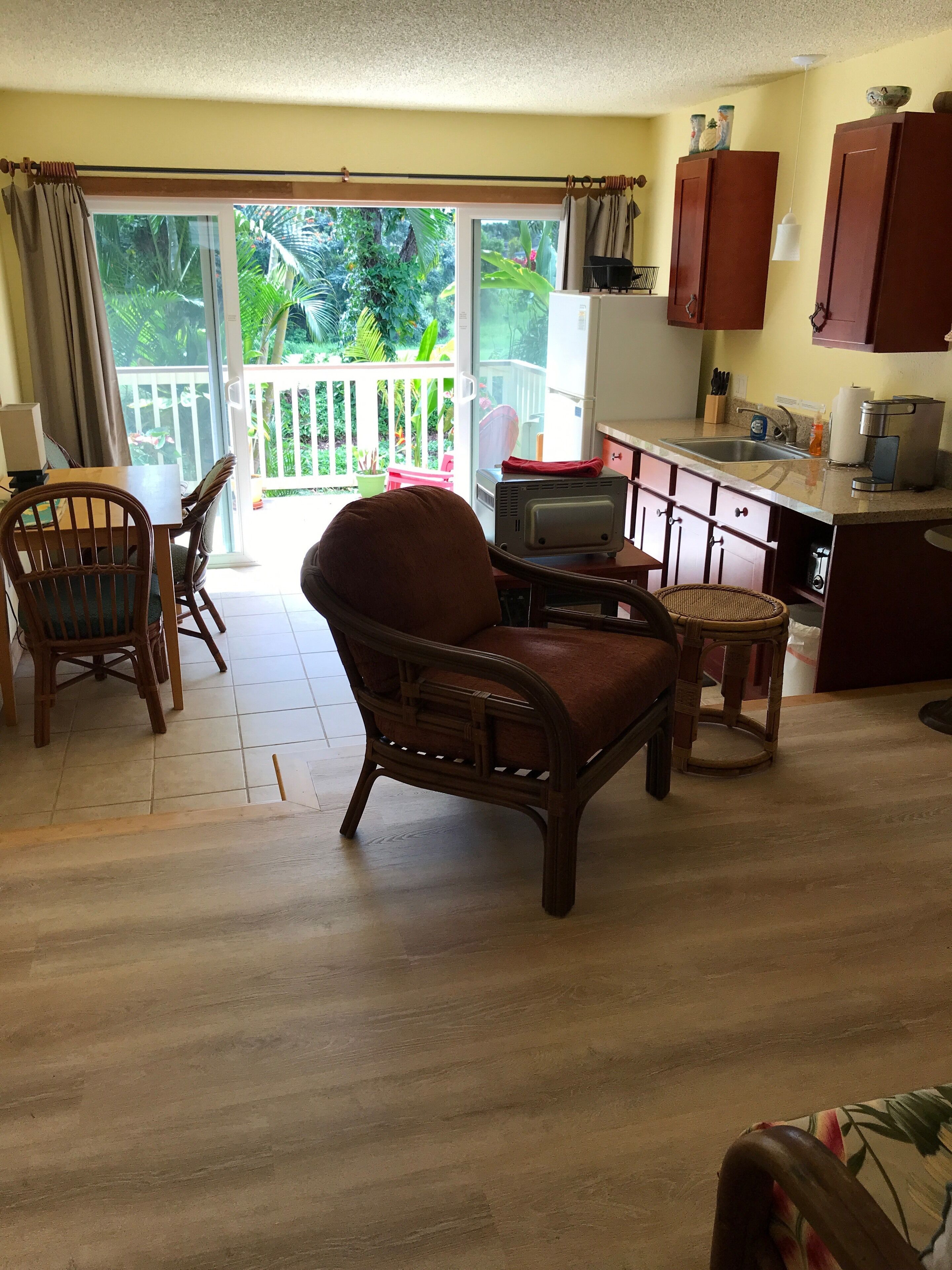 Frigorífic, microones, forn i cafetera i tetera 