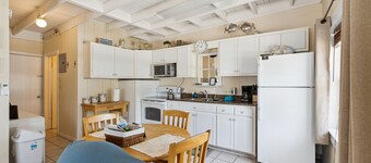 Beach getaway 100 yards from the beach. 