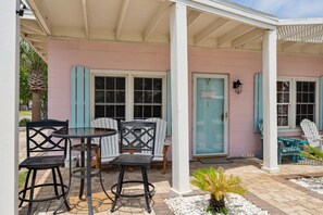 Outdoor dining - Beach getaway 100 yards from the beach.  (Panama City Beach)
