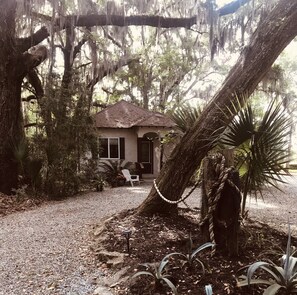 Exterior - Oaks of Eden, quiet secluded perfect getaway for two near Sapelo Island (Darien)