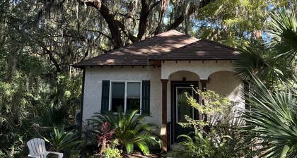 Oaks of Eden, quiet secluded perfect getaway for two near Sapelo Island
