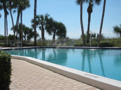 Beachfront Gulf View Retreat on Sand Key Beach