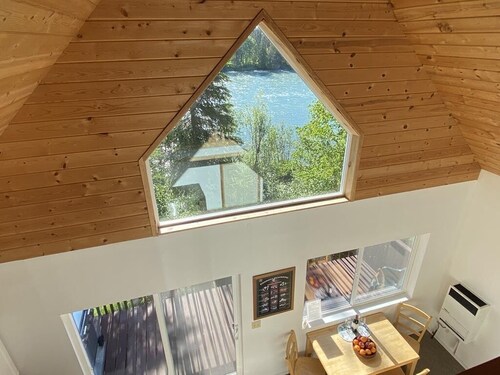 Kenai Riverfront Chalet Centrally Located on the Kenai Peninsula