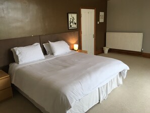 7 bedrooms, desk, iron/ironing board, WiFi