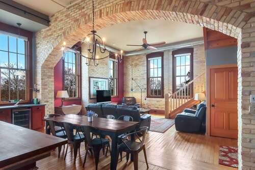 Incredible Luxury Suite in the Village