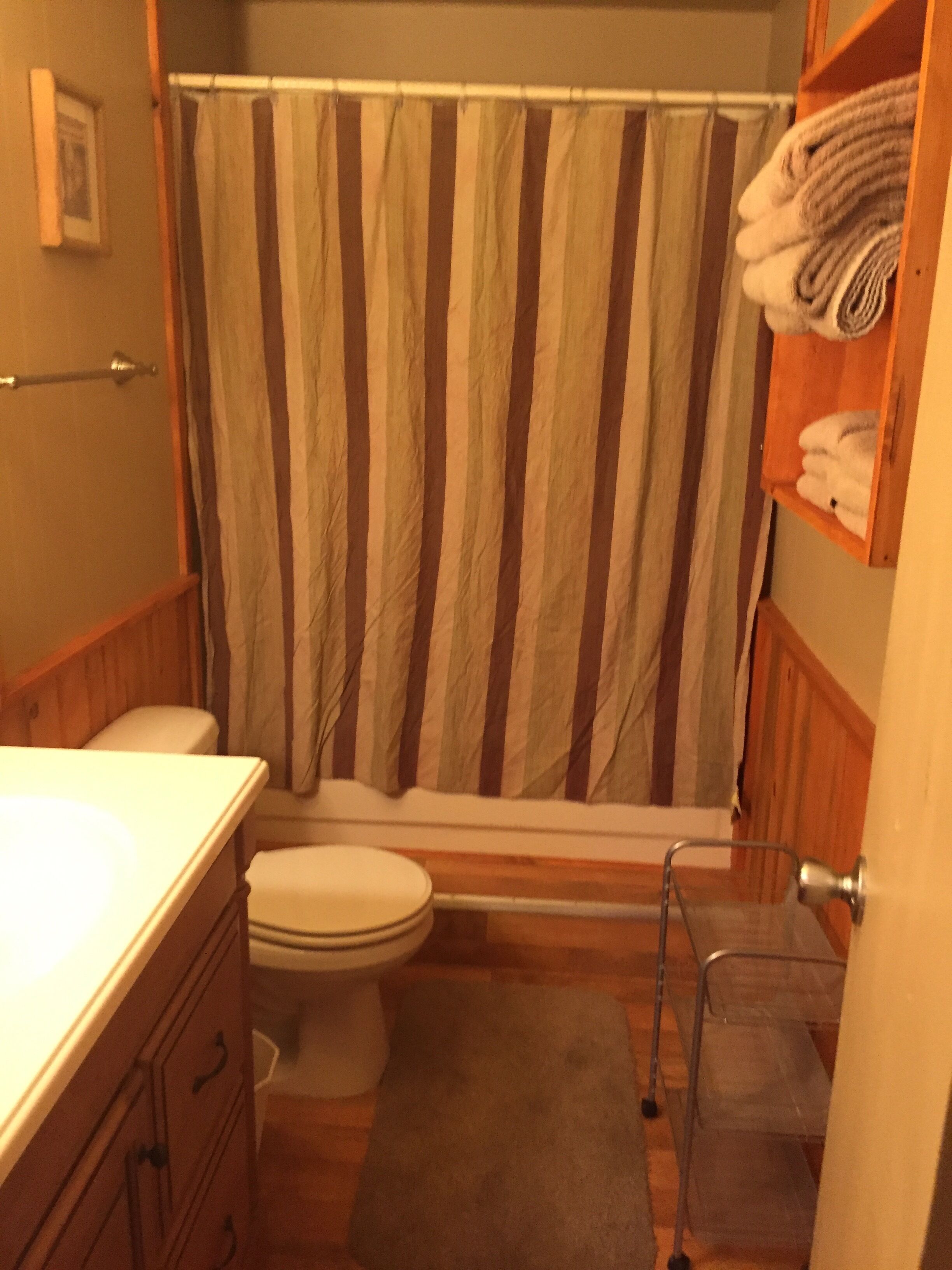 Deschutes River Fly Shop &  Camp, River View Cabin Rental