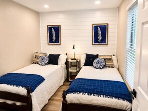 4 室のベッドルーム、デスク、アイロン / アイロン台、WiFi (無料)