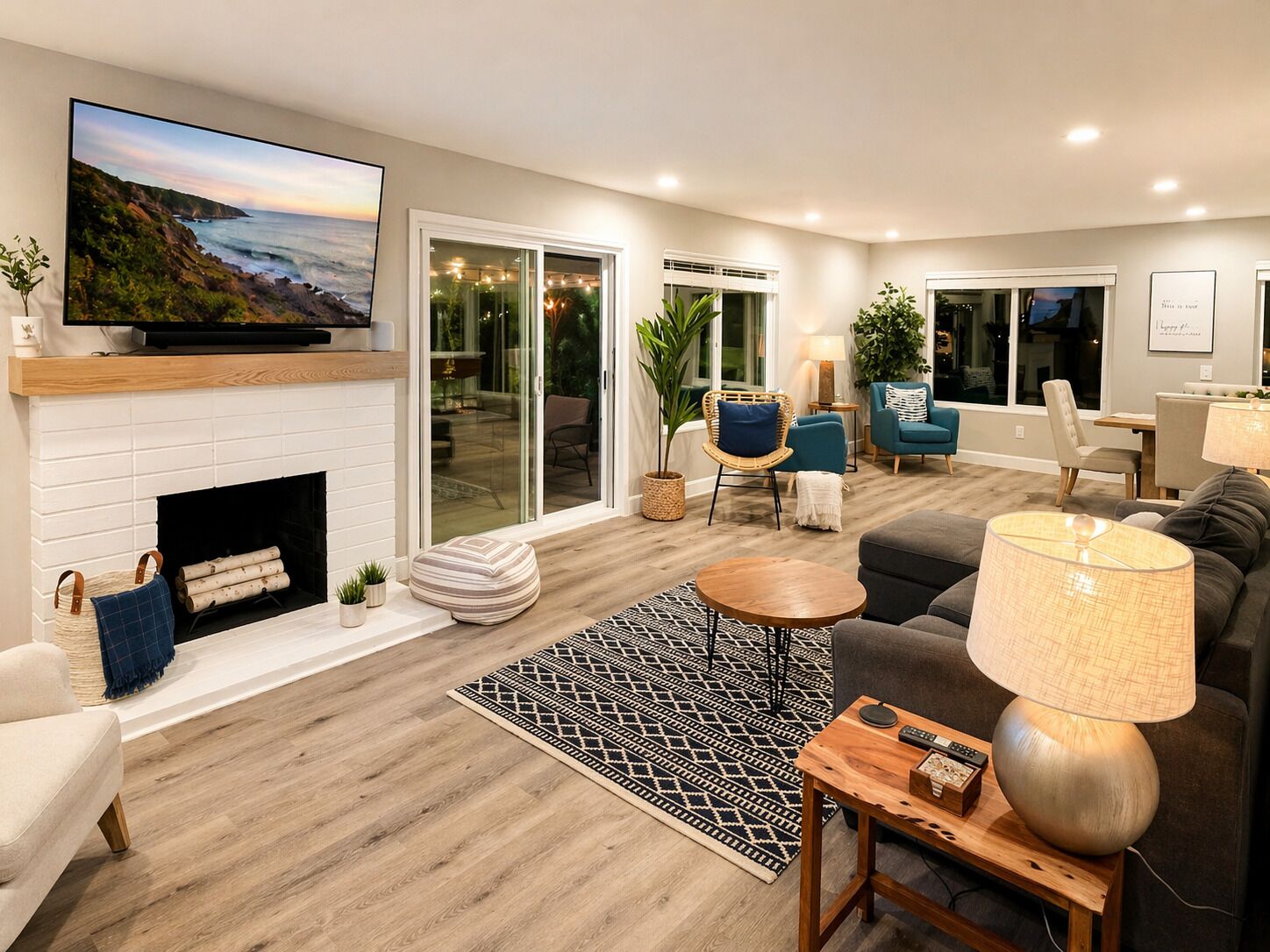 Smart TV, fireplace, books, stereo