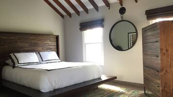 1 bedroom, desk, iron/ironing board, WiFi