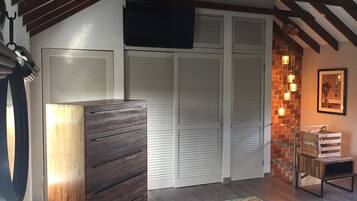 1 bedroom, desk, iron/ironing board, WiFi