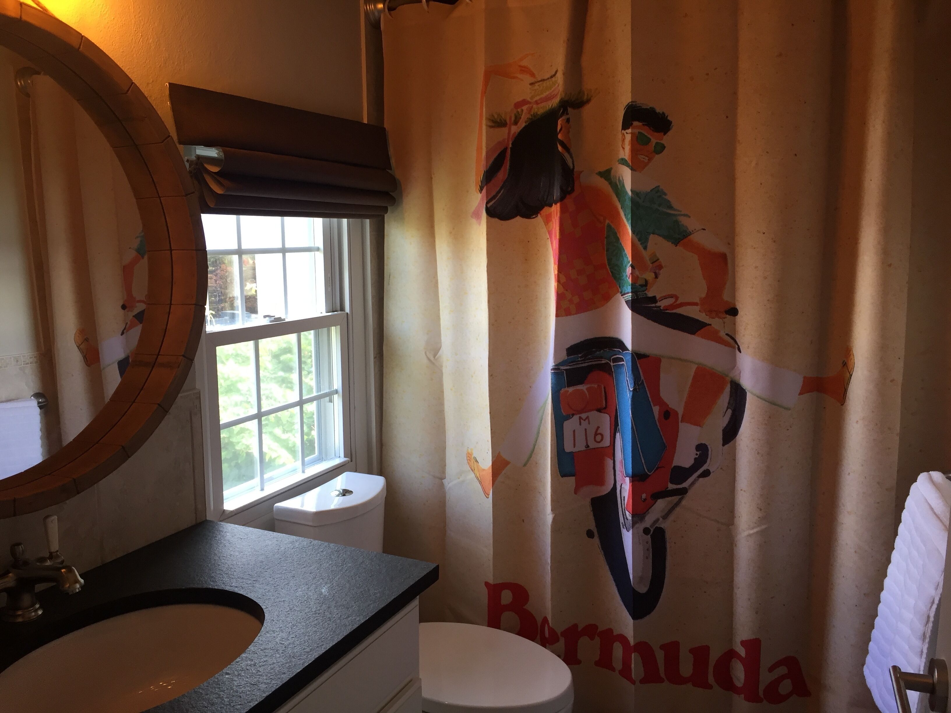 Combined shower/tub, hair dryer, towels, shampoo