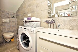 Shower, towels, soap, toilet paper - Holiday House app Nanara  with pool; Trogir-Marina (Marina)