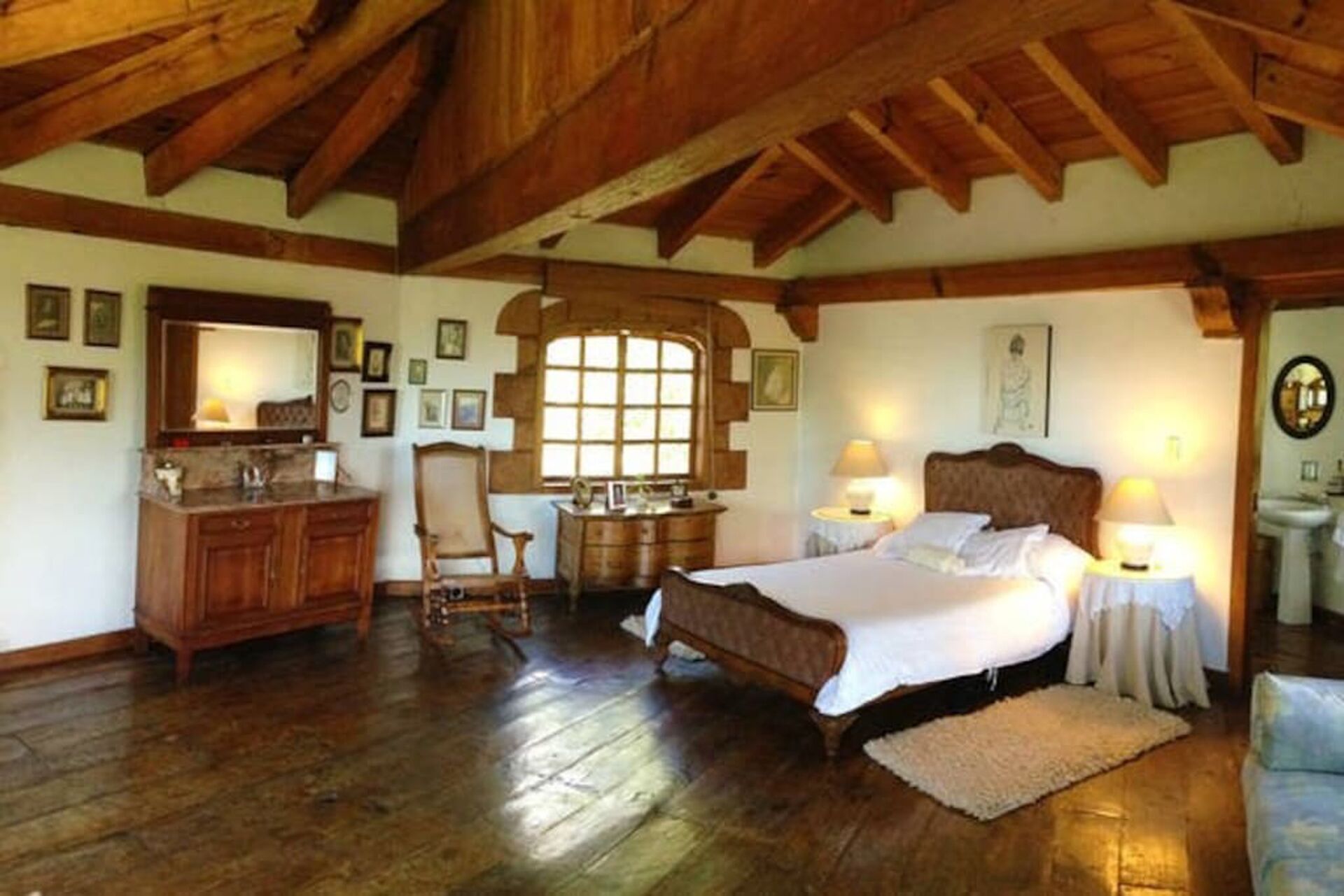 Villa los Cuatro Manguitos for 20 guests 5 min away from lake & downtown