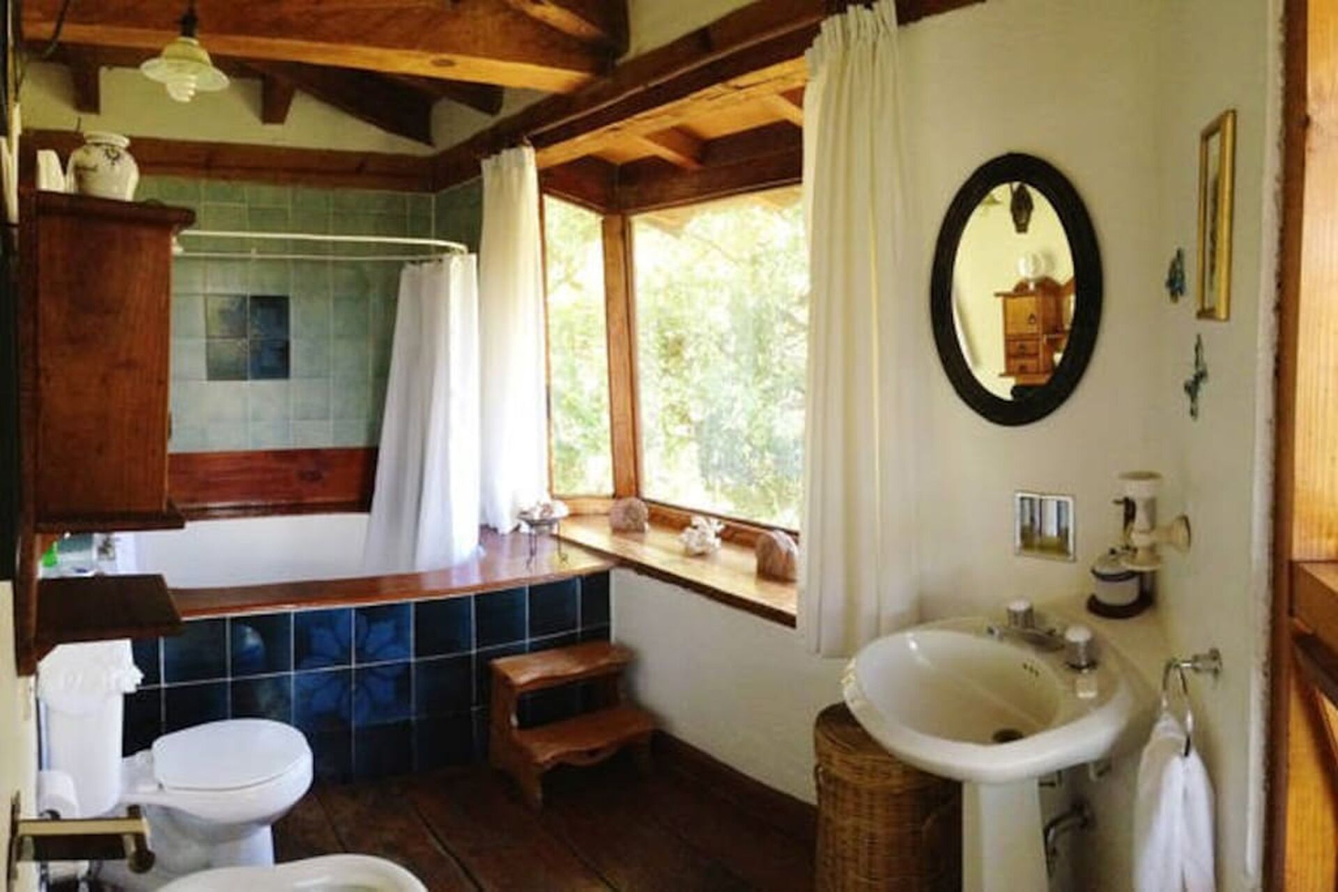 Villa los Cuatro Manguitos for 20 guests 5 min away from lake & downtown