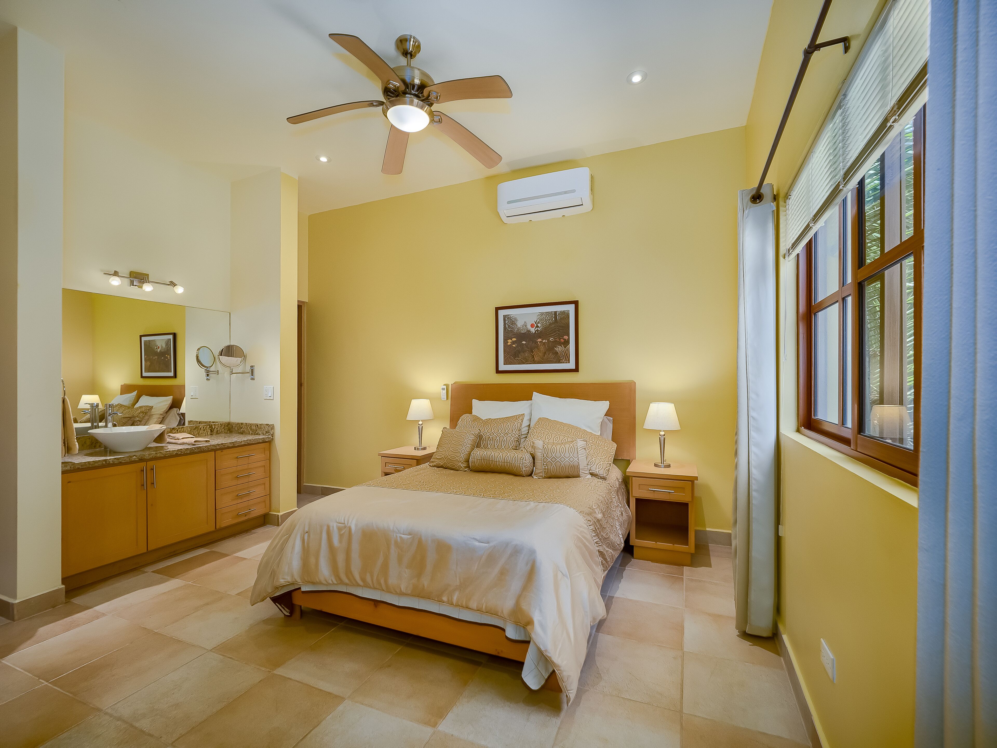 2 chambres, fer et planche à repasser, Wi-Fi, draps fournis