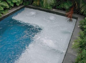 Outdoor pool - Short stay in Kuala Lumpur, nearby The Curve and Ikano Powercentre (Petaling Jaya)