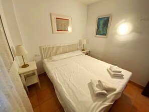 2 chambres, fer et planche à repasser, accès Internet, draps fournis