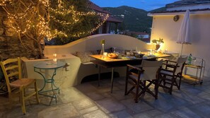 Outdoor dining - KYRIA FLORENCE BEAUTIFUL ARTISTS HOUSE, SKOPELOS MAMAMIA ISLAND VERY QUIET. (SKOPELOS)