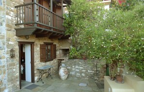 Property grounds - KYRIA FLORENCE BEAUTIFUL ARTISTS HOUSE, SKOPELOS MAMAMIA ISLAND VERY QUIET. (SKOPELOS)