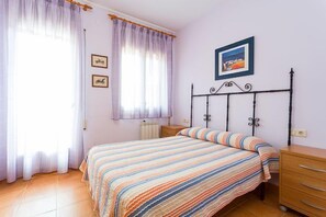 7 bedrooms, iron/ironing board, free WiFi, bed sheets