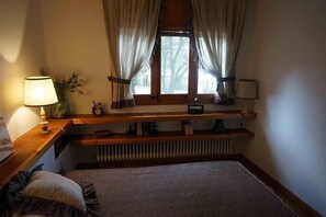 3 bedrooms, iron/ironing board, bed sheets