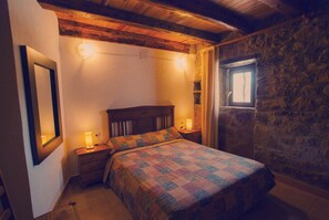 7 bedrooms, WiFi, bed sheets