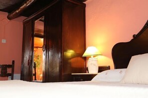 3 chambres, fer et planche à repasser, accès Internet, draps fournis