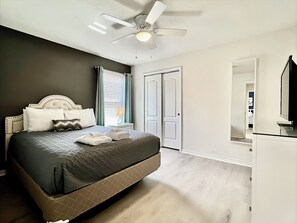 7 bedrooms, WiFi, bed sheets