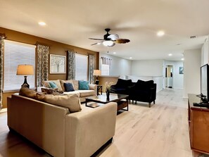 Flat-screen TV, DVD player - MEGA Mansion where Magical Memories are Made Relaxing Pool! Close to Disney! (Kissimmee)
