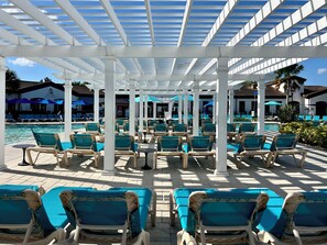 A heated pool - MEGA Mansion where Magical Memories are Made Relaxing Pool! Close to Disney! (Kissimmee)