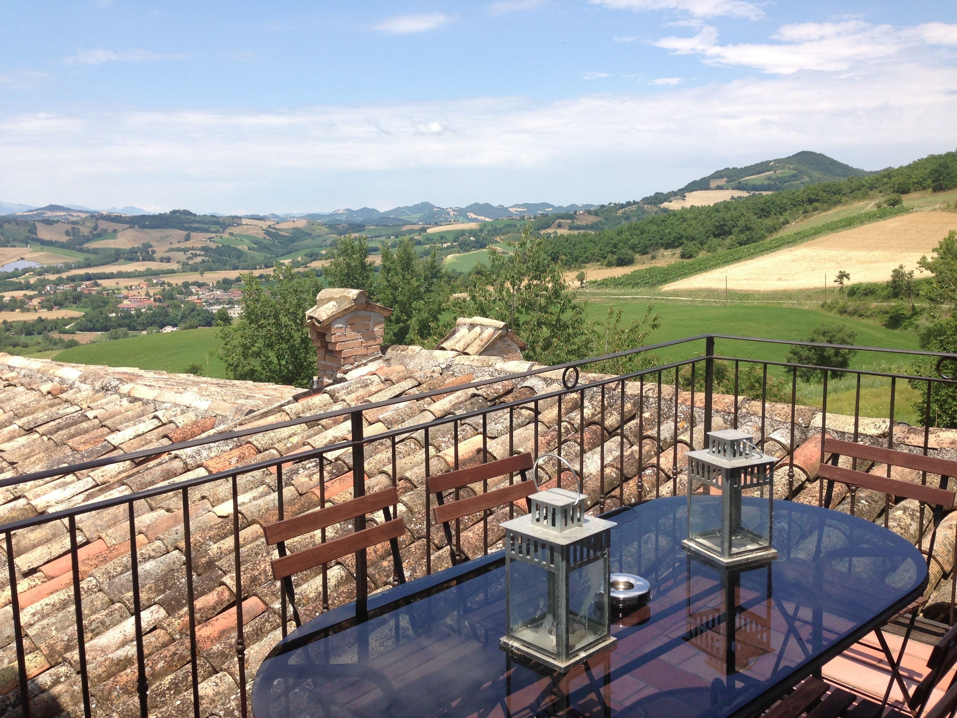 Apartment with swimming pool with fantastic view and close to the sea