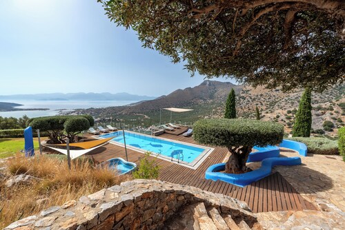 Exclusive huvila uima-allas rivitalo puutarha, merinäköala 10 min. ajaa rannalta