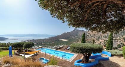 Exclusive huvila uima-allas rivitalo puutarha, merinäköala 10 min. ajaa rannalta