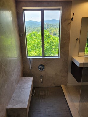Dusche, Haartrockner, Handtücher