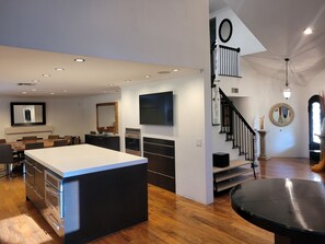 Interior - Gorgeous Modern Living (Stevenson Ranch)