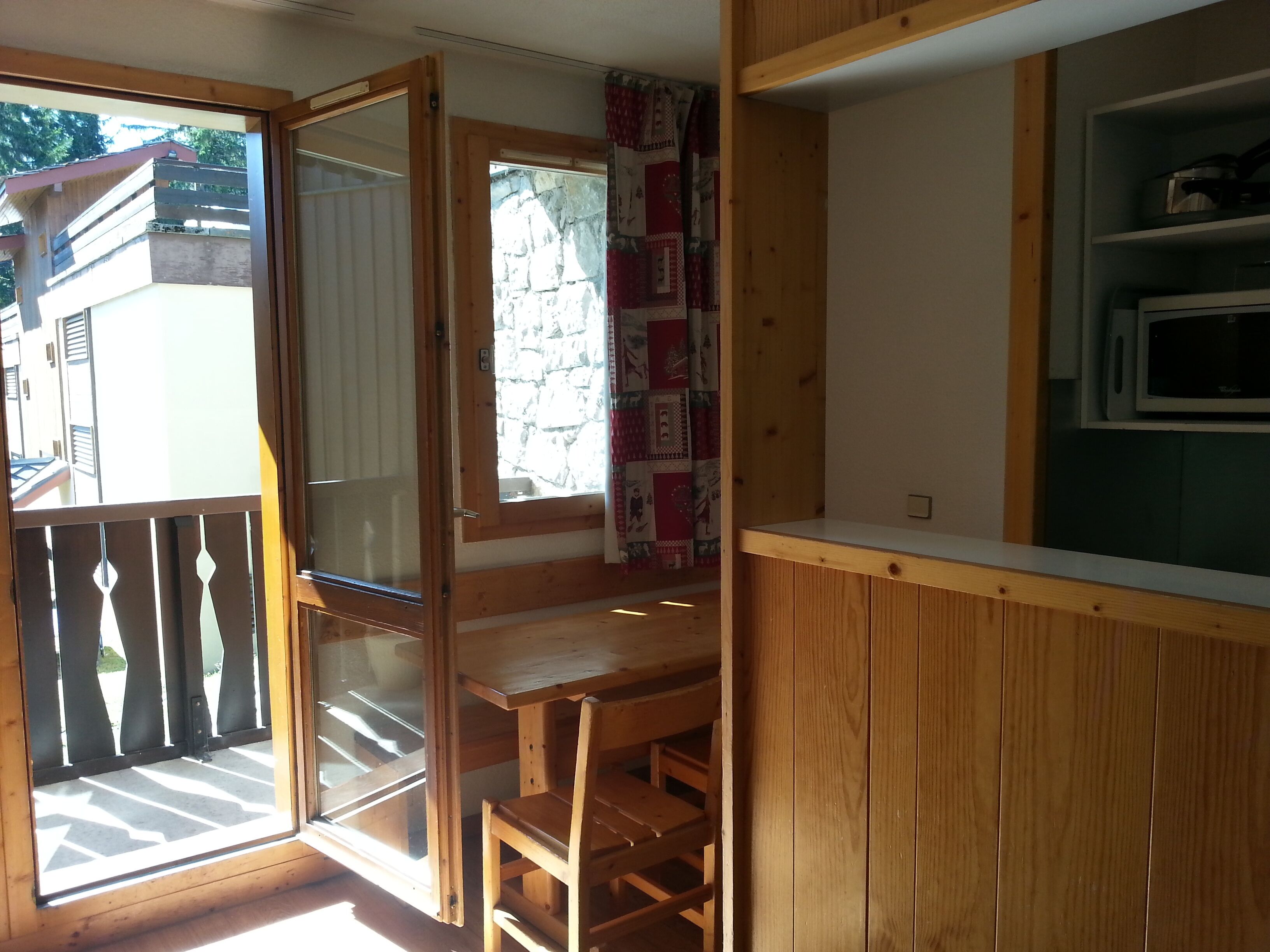 REDUCED RATE: COURCHEVEL 1550: summer or winter an apartment for 4 people