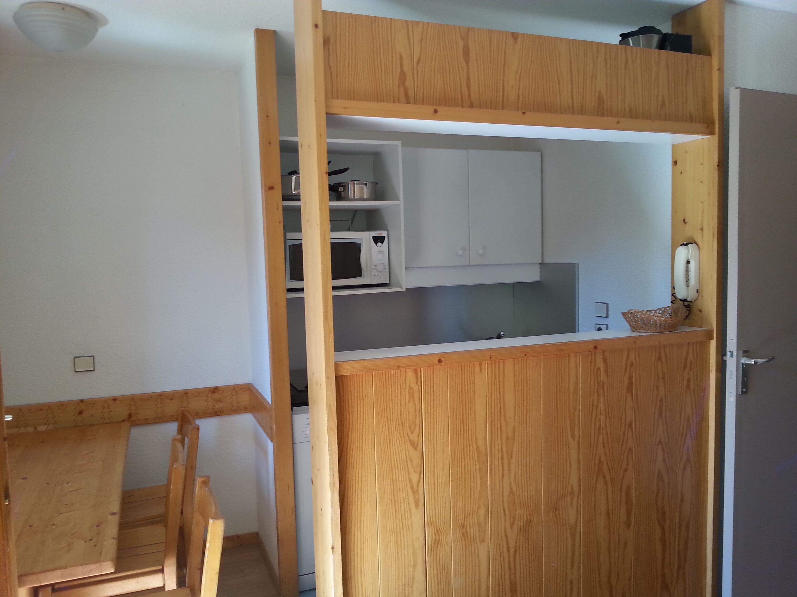 REDUCED RATE: COURCHEVEL 1550: summer or winter an apartment for 4 people