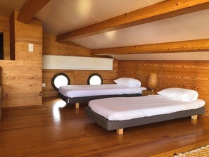 1 bedroom, desk, iron/ironing board, WiFi