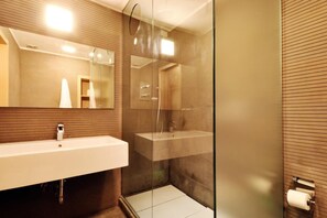 Hårføner, håndklær, såpe og sjampo