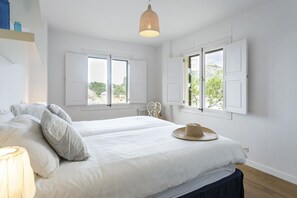3 bedrooms, iron/ironing board, travel cot, free WiFi