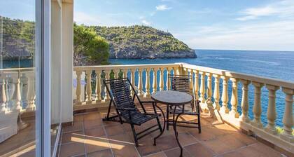 Luxury family villa with stunning sea views & private pool