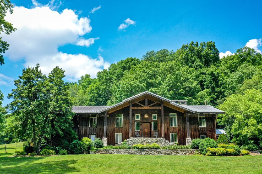 Cascade Hollow Lodge ... great for family gatherings