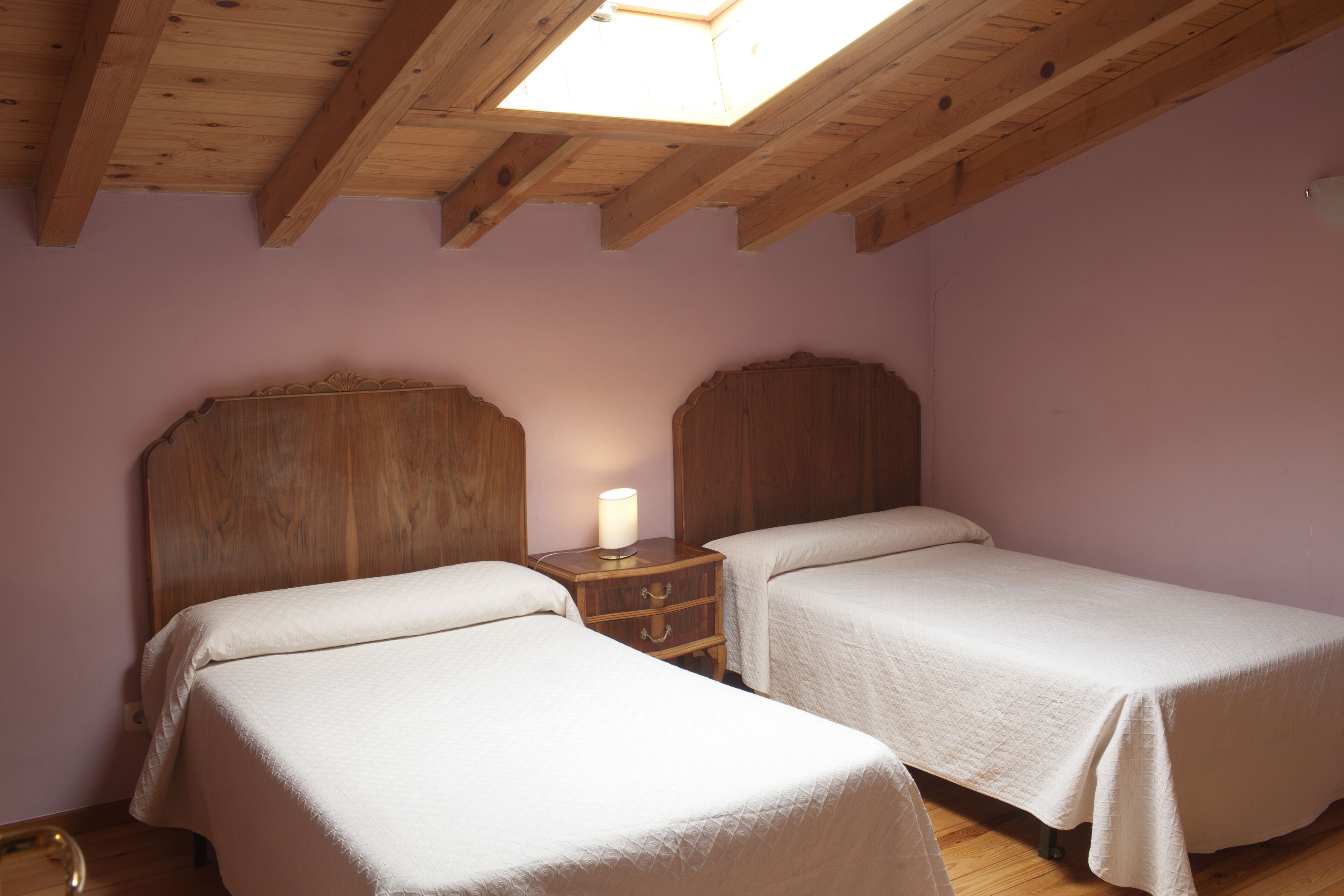 8 chambres, fer et planche à repasser, lit parapluie, Wi-Fi gratuit