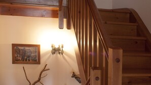 A wooden staircase with a handrail, a wall-mounted picture, and a shelf with decorative items. - Roblejimeno Country House - 2026 Solar Eclipse Special - Solar Eclipse Spain 2026 (Cubillo del Cesar)