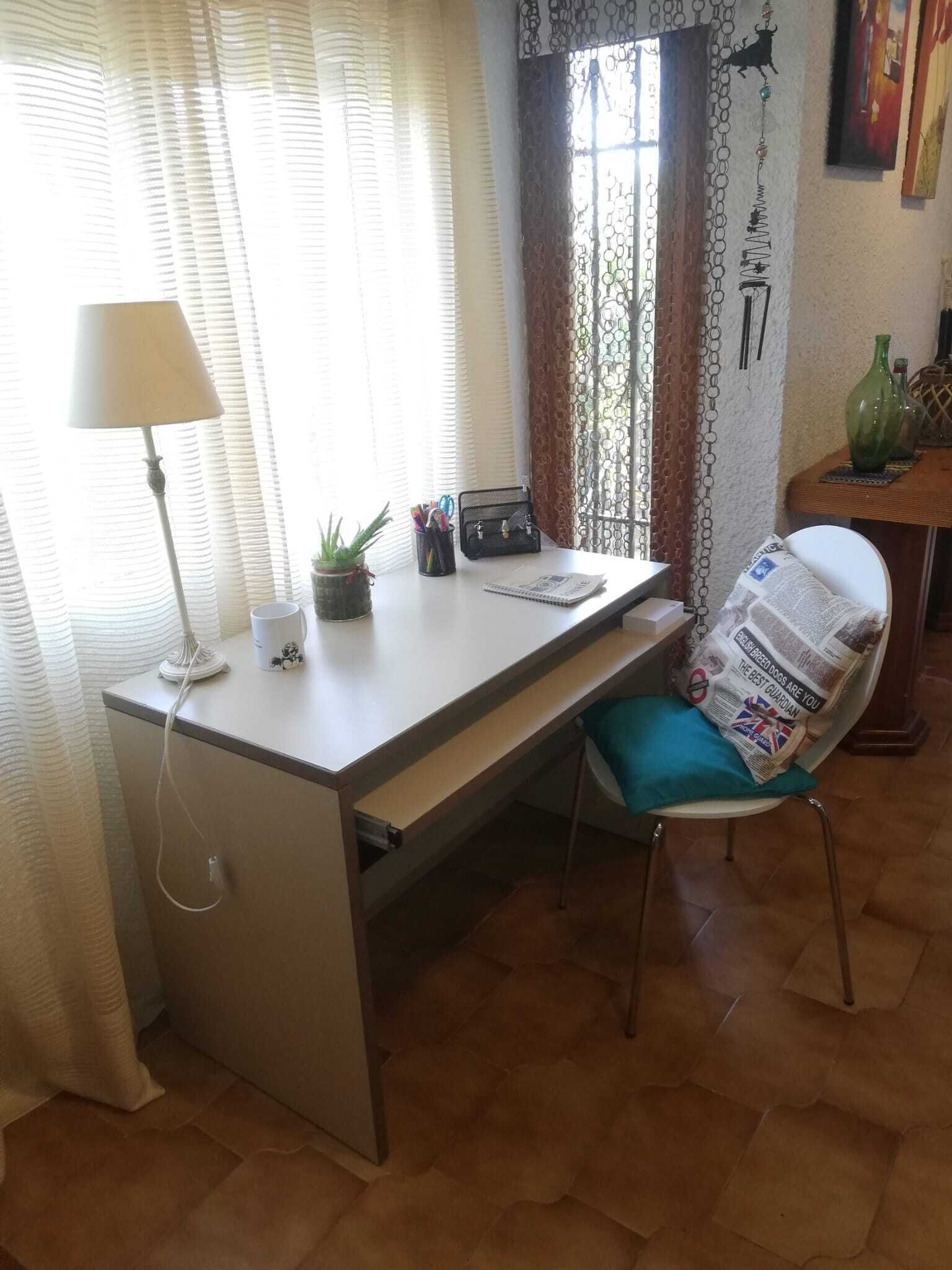 House with pool, large garden and parking located at the foot of the mountain