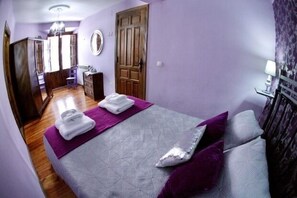 4 habitaciones, tabla de planchar con plancha, cuna de viaje y wifi 