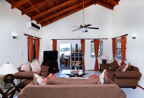 TV, stereo - Rodney Heights Villa, the perfect location for your vacations (Gros Islet)